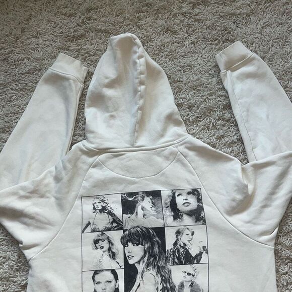 Taylor Swift 2023 The Eras Tour Exclusive Cream Sweatshirt Hoodie Size Large EUC - Picture 3 of 10